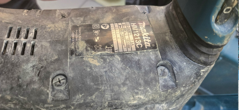 Отбойный молоток Makita HM1213C