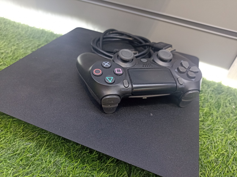 Игровая приставка PlayStation 4 Slim